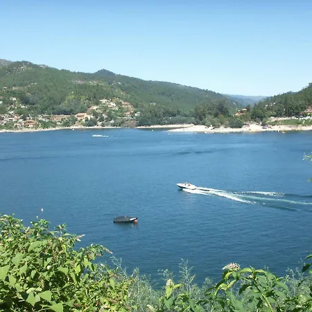 Casa Da Lage - Piscina - Bbq - Vistas Rio - Geres Tatil Evi *
